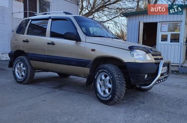 Позашляховик / Кросовер Chevrolet Niva 2004 в Южноукраїнську