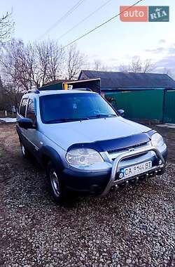 Внедорожник / Кроссовер Chevrolet Niva 2016 в Ромнах