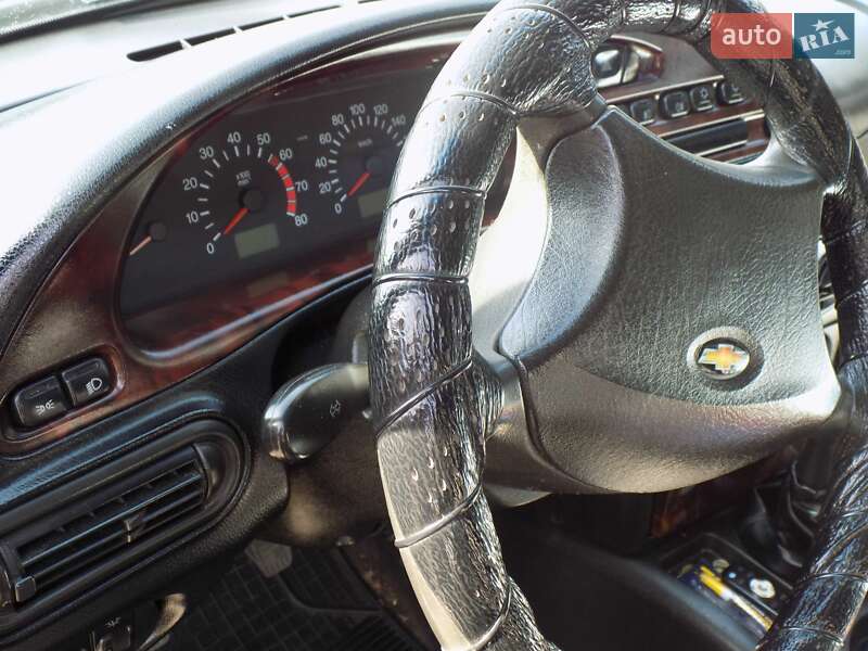 Внедорожник / Кроссовер Chevrolet Niva 2005 в Оратове