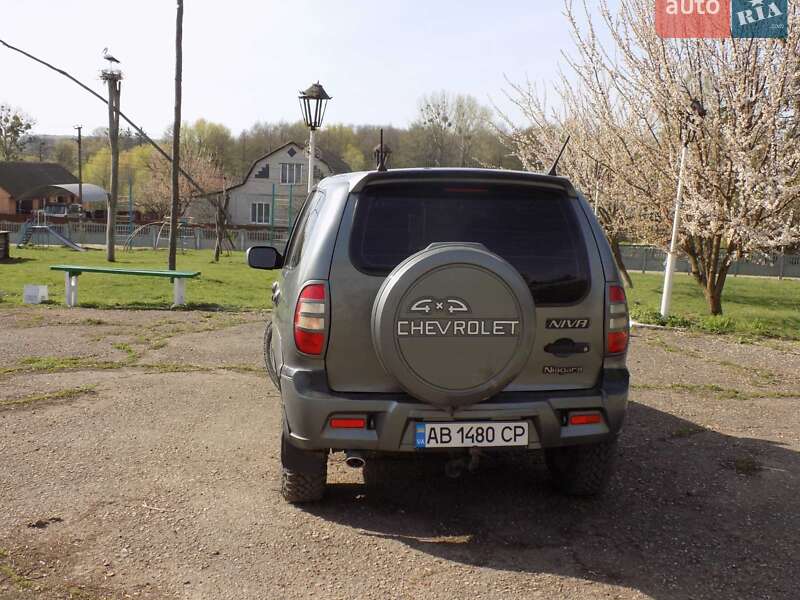 Внедорожник / Кроссовер Chevrolet Niva 2005 в Оратове