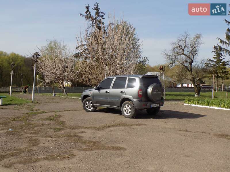 Внедорожник / Кроссовер Chevrolet Niva 2005 в Оратове