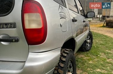 Внедорожник / Кроссовер Chevrolet Niva 2004 в Хусте