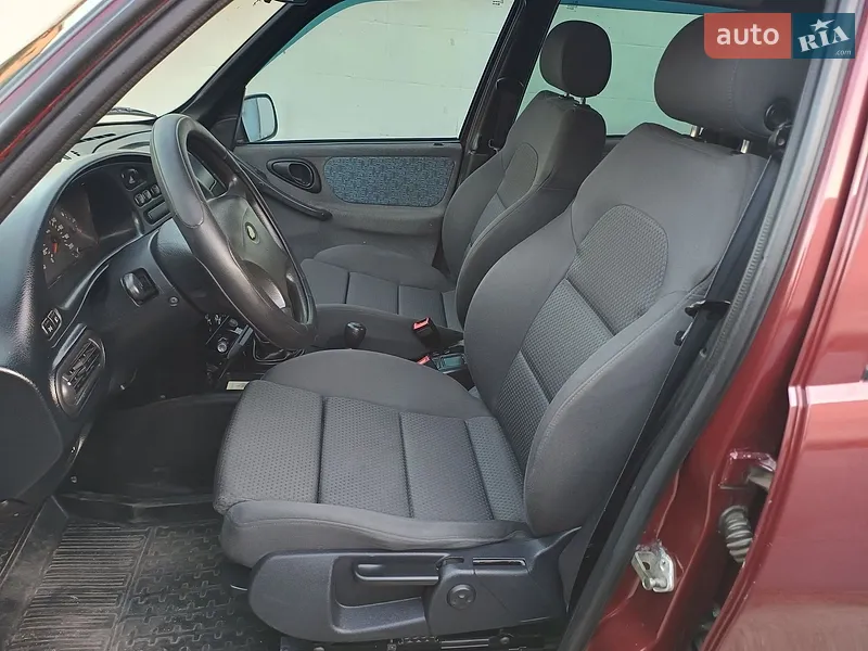 Chevrolet Niva 2004