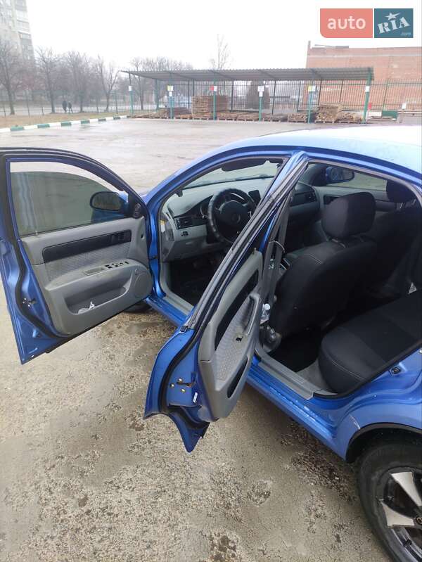 Седан Chevrolet Nubira 2004 в Никополе