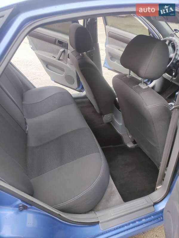 Седан Chevrolet Nubira 2004 в Никополе