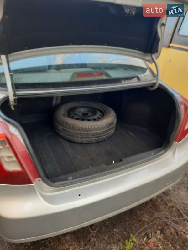 Седан Chevrolet Nubira 2004 в Ровно