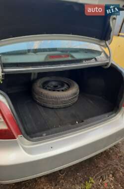 Седан Chevrolet Nubira 2004 в 