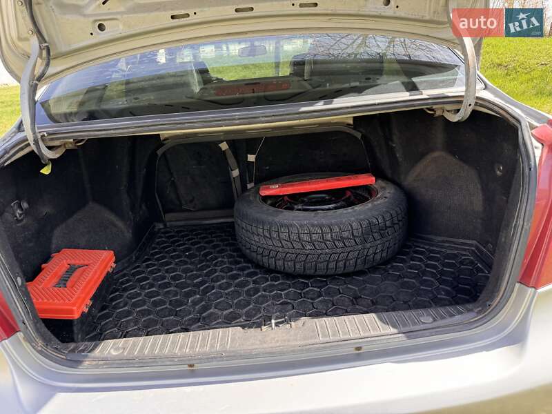 Седан Chevrolet Nubira 2004 в Теплике