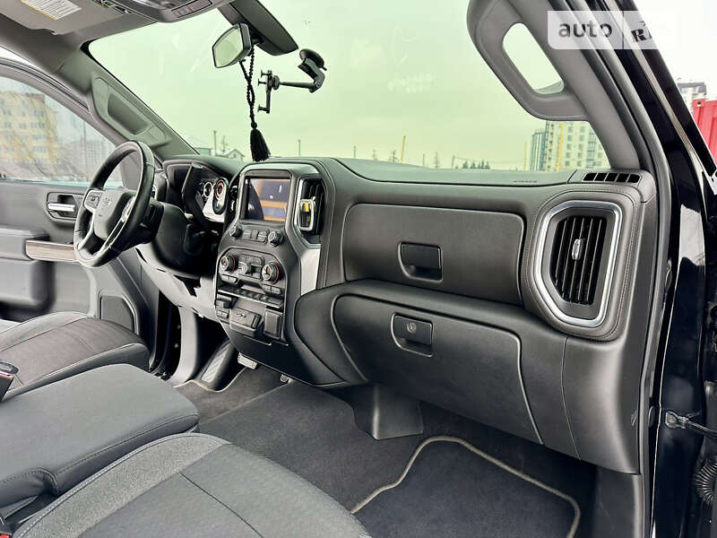 Пикап Chevrolet Silverado 2018 в Киеве