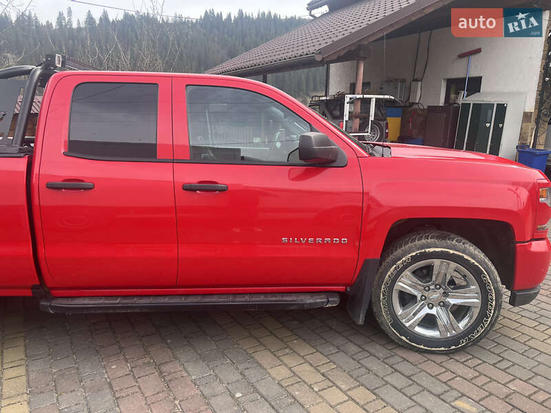 Пикап Chevrolet Silverado 2016 в Путиле