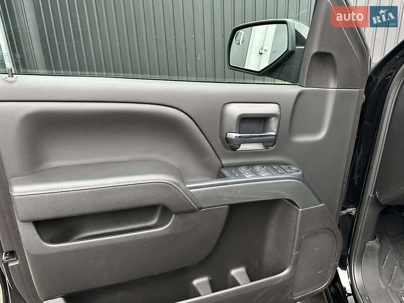 Пикап Chevrolet Silverado 2018 в Киеве