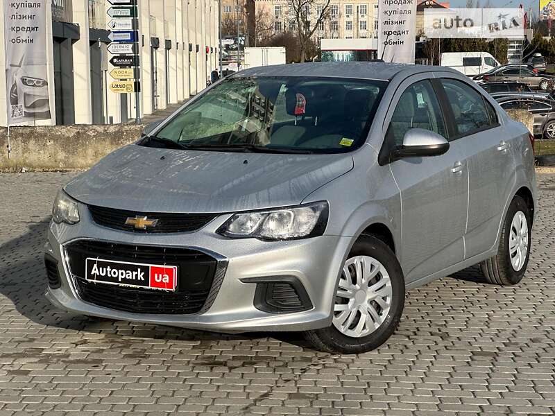 Седан Chevrolet Sonic 2017 в Львові