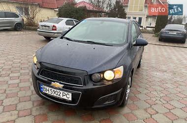 Седан Chevrolet Sonic 2014 в Южноукраїнську