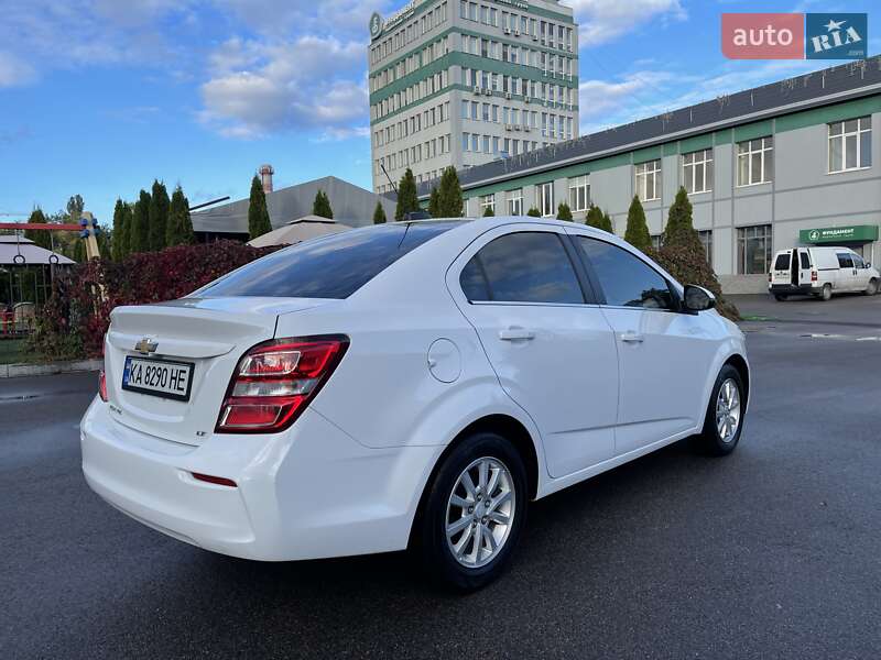 Седан Chevrolet Sonic 2017 в Киеве