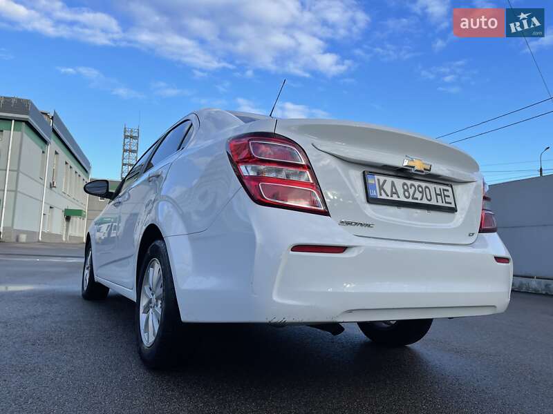 Седан Chevrolet Sonic 2017 в Киеве