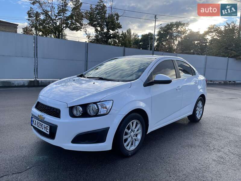 Седан Chevrolet Sonic 2017 в Киеве