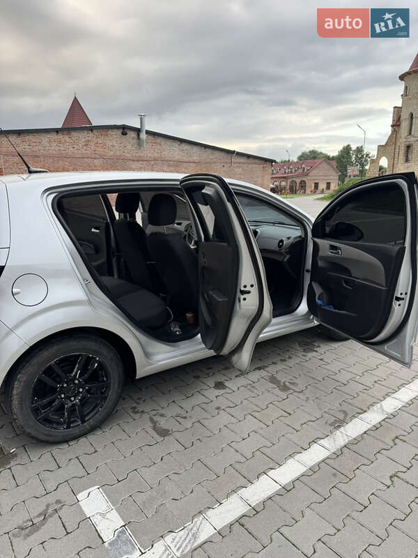 Хэтчбек Chevrolet Sonic 2011 в Тернополе