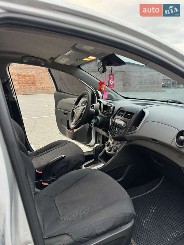 Хэтчбек Chevrolet Sonic 2011 в Тернополе
