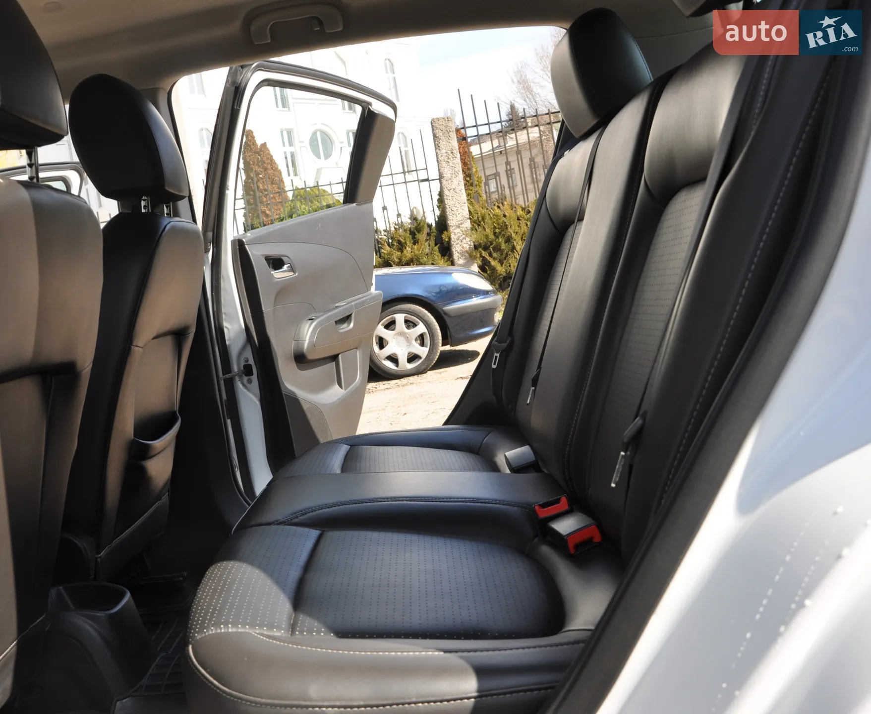 2015 Chevrolet Sonic - мініатюра 16