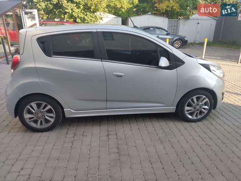 Хетчбек Chevrolet Spark EV 2016 в Львові