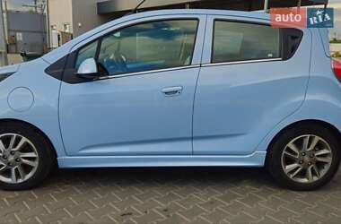 Хэтчбек Chevrolet Spark EV 2015 в 