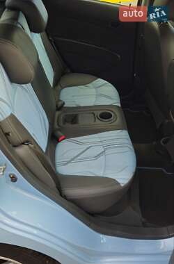 Хэтчбек Chevrolet Spark EV 2015 в 