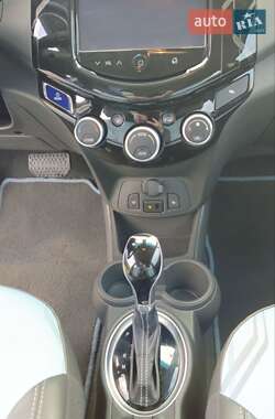 Хэтчбек Chevrolet Spark EV 2015 в 