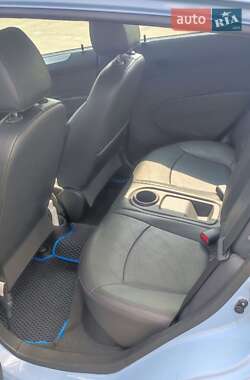Хэтчбек Chevrolet Spark EV 2016 в 