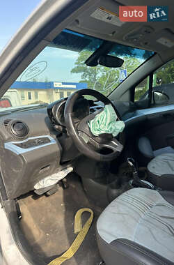 Хетчбек Chevrolet Spark EV 2014 в 