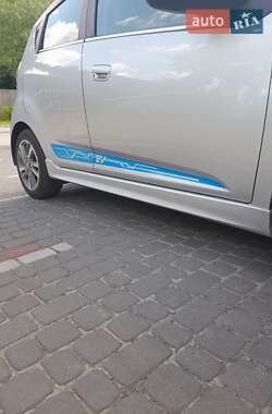 Хэтчбек Chevrolet Spark EV 2015 в 