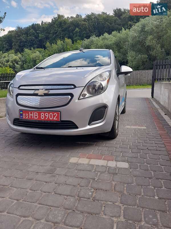 Хэтчбек Chevrolet Spark EV 2015 в 
