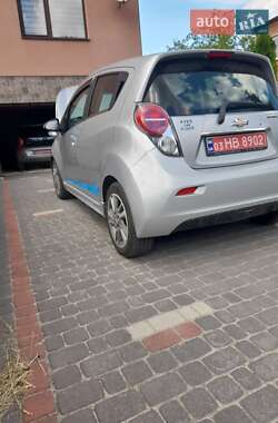 Хэтчбек Chevrolet Spark EV 2015 в 