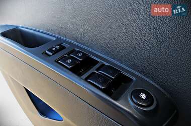 Хэтчбек Chevrolet Spark EV 2013 в 