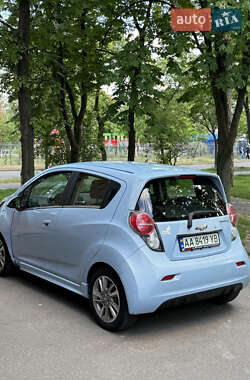 Хетчбек Chevrolet Spark EV 2013 в 