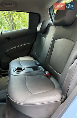 Хетчбек Chevrolet Spark EV 2013 в 