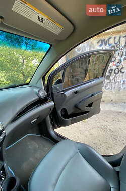 Хетчбек Chevrolet Spark EV 2013 в 