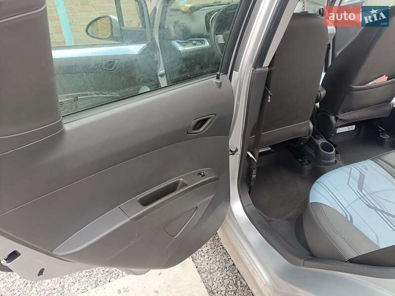 Хетчбек Chevrolet Spark EV 2016 в Рівному