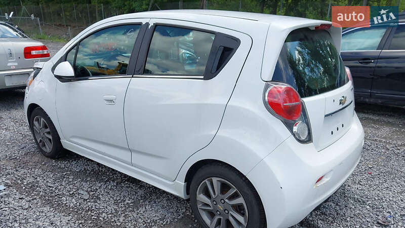 Хетчбек Chevrolet Spark EV 2016 в Городку