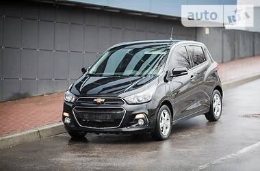 Хэтчбек Chevrolet Spark 2017 в 