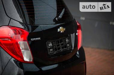 Хэтчбек Chevrolet Spark 2017 в 