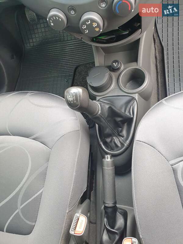 Хэтчбек Chevrolet Spark 2011 в Луцке