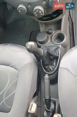 Хэтчбек Chevrolet Spark 2011 в 