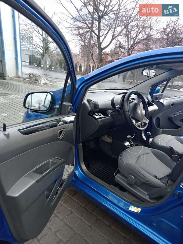 Хэтчбек Chevrolet Spark 2011 в Львове