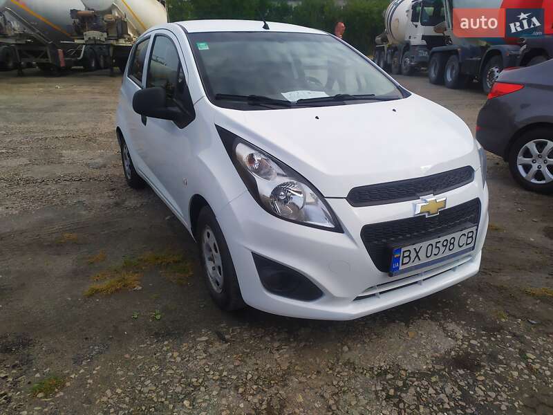 Хэтчбек Chevrolet Spark 2014 в Хмельницком