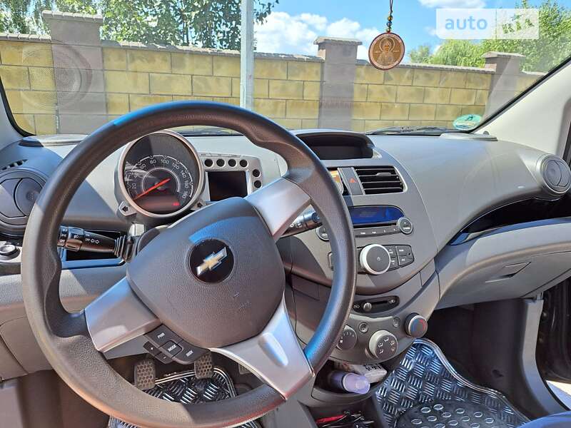 Хэтчбек Chevrolet Spark 2010 в Дубно