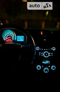 Хэтчбек Chevrolet Spark 2011 в 