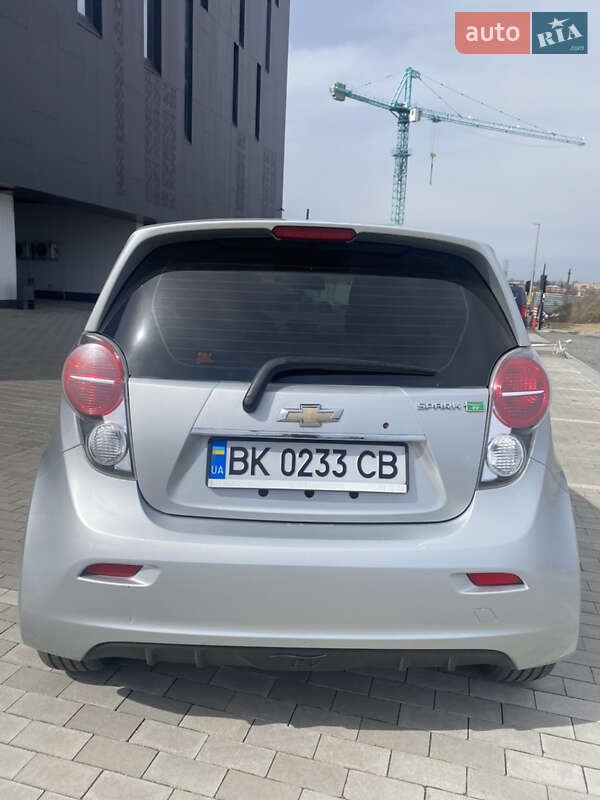 Хэтчбек Chevrolet Spark 2016 в Ровно