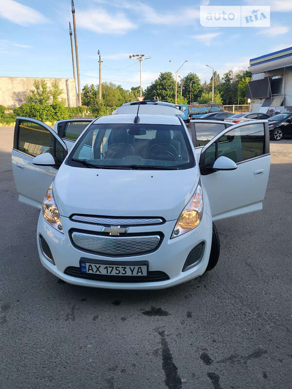 Хетчбек Chevrolet Spark 2015 в Харкові