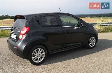 Хэтчбек Chevrolet Spark 2015 в 