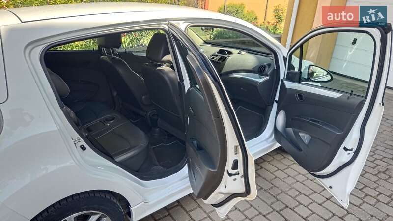 Хэтчбек Chevrolet Spark 2015 в Ровно